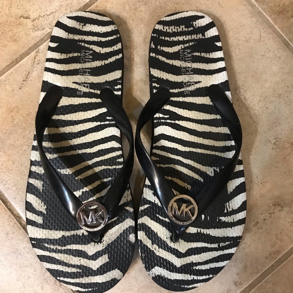 ▪️MICHAEL KORS Zebra Flip Flops